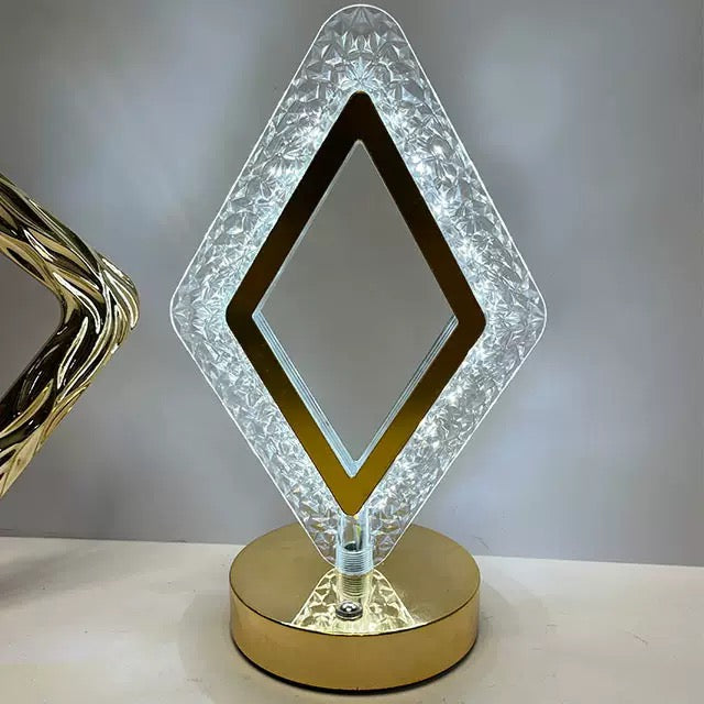 VaraLiving™ Geometrisk Krystal Natlampe med Touch – 3 Lysfarver og Genopladelig USB Stofstemning til Soveværelset